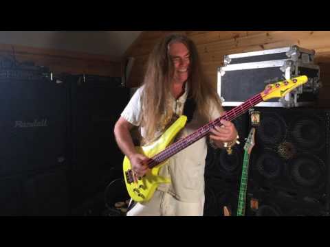 A short bass line / Magnus Rosén