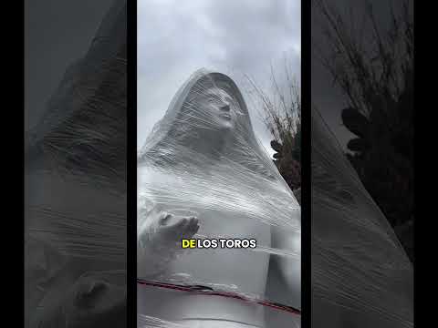 Colocación de las dos nuevas estatuas en la ciudad de cangallo Ayacucho. #tradiciones #cultura