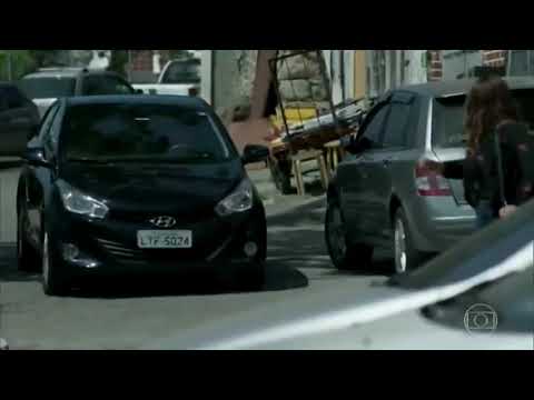 A força do querer Bibi arranca Carine do carro