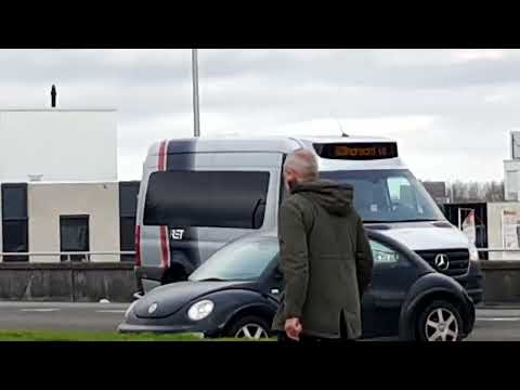 RET Buurtbuslijn 609 Richting Slikkerveer de schans rijdt over het parkeerdek bij barendrecht