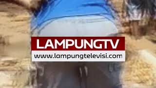 preview picture of video 'Jalan rusak di kampung kami bumi ratu ngambur, pesisir Barat Lampung'
