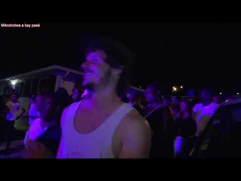 Mikrotrotwa a kay pasé - Le char du vidé noir et blanc de, UNITY 141 à Vieux - Fort.