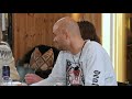 Bernt Hulsker Synger På Ikke Lov å Le På Hytta