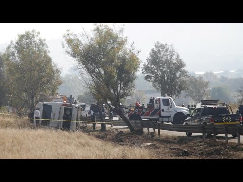 Emergency services on site after a bus crash that left at least ten dead in Mexico | AFP