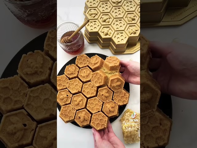 Vídeo relacionado con Nordic Ware Honeycomb Pull - Apart Pan, 10 tazas, caramelo