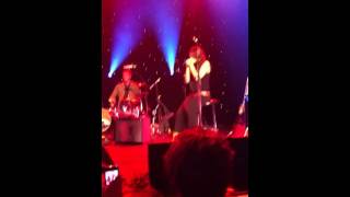 The Waifs - Crazy Train (The Forum 17.03.11)