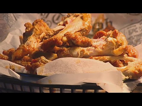 Horn Pub hosts wing-eating competition