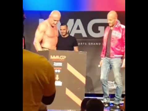 Jerome le Banner vs Ivan Vicic - Replay de la pesée et du face à face