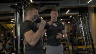 Uginanie ramion naprzemiennie z supinacją — wideo