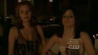 Brooke aide Peyton &agrave; lacher prise