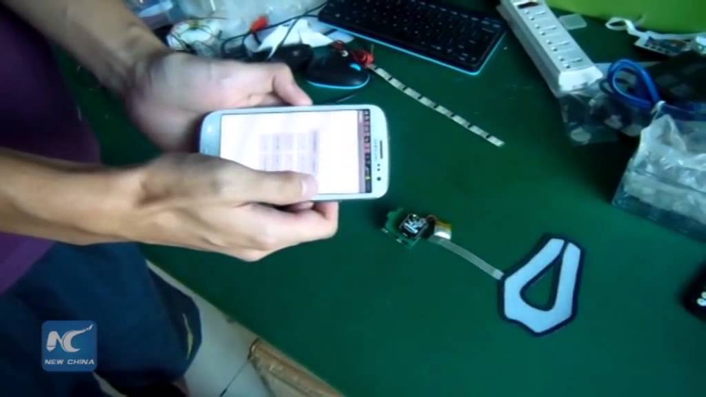 Smart shoes change colors with a click on your phone