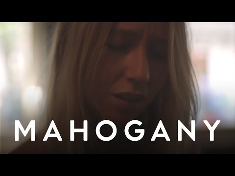 Hanna Leess - Shameless Face | Mahogany Session