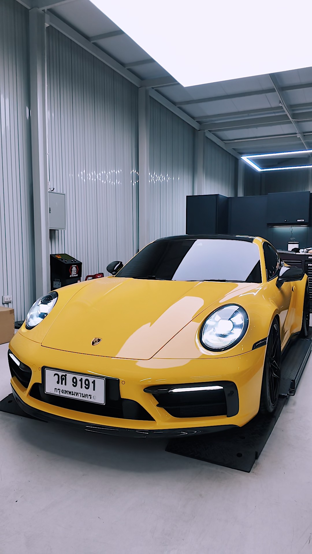 #JQwerks magnetic paddle shifter #Porsche 992 #GFORCE