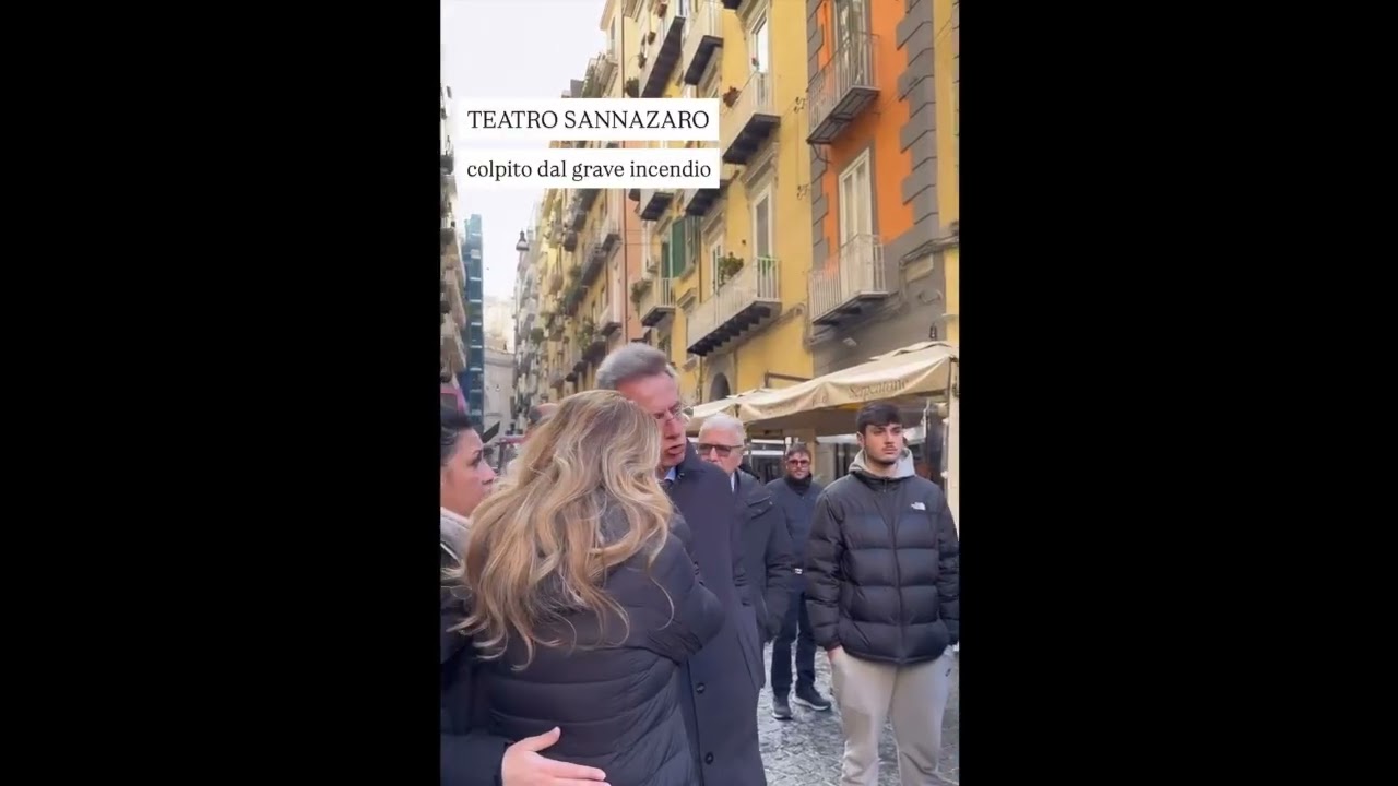 INCENDIO AL TEATRO SANNAZARO, IL SINDACO MANFREDI A CHIAIA: “FERITA PER TUTTA NAPOLI”