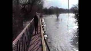 preview picture of video 'Flooding at Sutton Gault'
