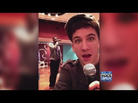 Friends get ready to cheer on Savannah area "American Idol" contestants