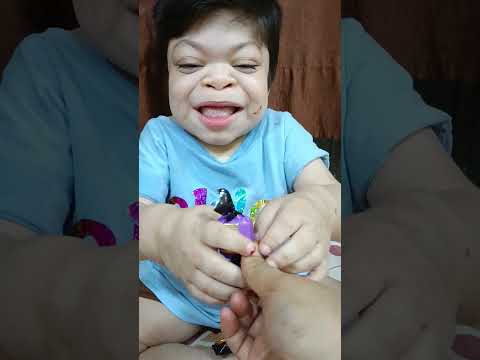 Aliza's mother gave her lots of chocolates 🍫