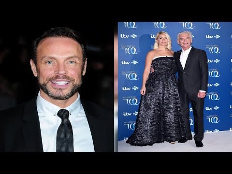 Ex-DOI judge Jason Gardiner mocks 'Holly Willobooby' during stand-up show