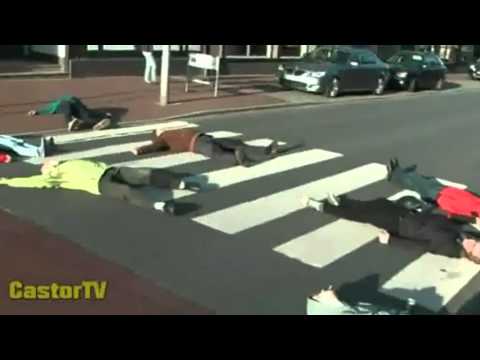 Fukushima mahnt - bundesweiter Flashmob "Die In" am 12-04-2011