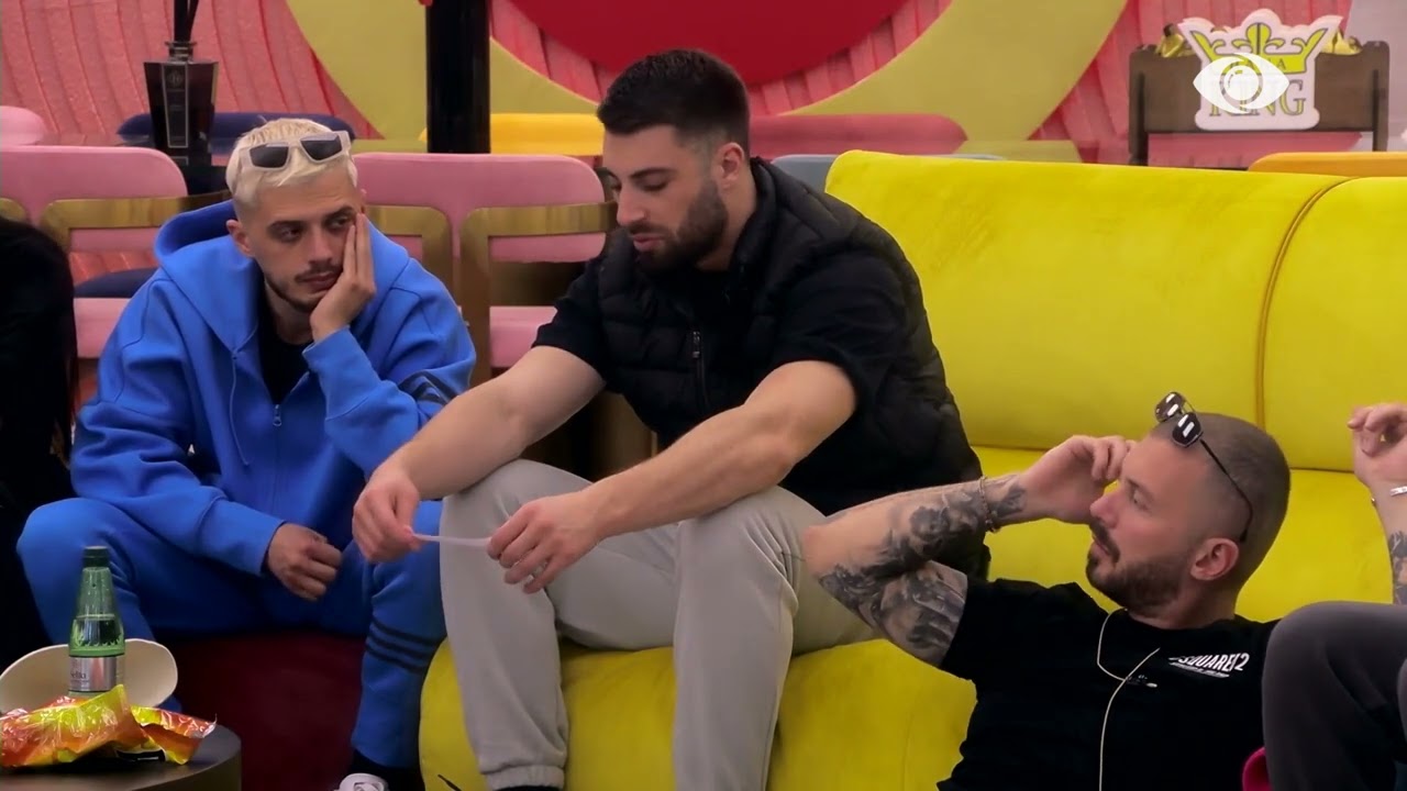 Në cilin qytet ndodhet “Xhamia e Beqarëve”? / Cili banor di përgjigjen e saktë?