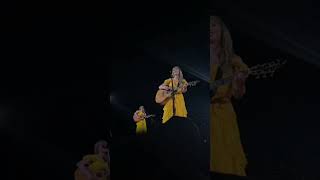 Stay beautiful Taylor swift live from the Eas tour