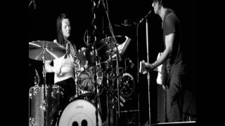 300 M.P.H. Torrential Outpour Blues live - The White Stripes HD