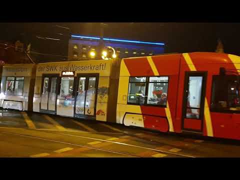 Straßenbahnen und Bus am Krefelder Hbf