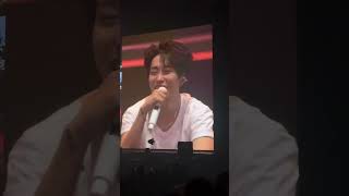 Youngjae broke down in tears during his concert after receiving a gift with Coco’s picture 💔😭