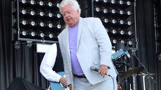 &quot;Up On The Roof &quot; The Cryan&#39; Shames (video by Liz Dunn)