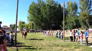 preview picture of video 'CARRERA DE CINTAS A CABALLO (Villaviciosa de la Ribera). TAPES A HORSE RACE'