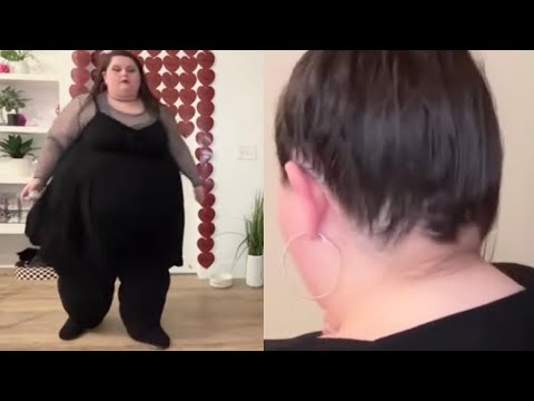 AMBERLYNN HAS TURNED HER BACK ON HER AUDIENCE!