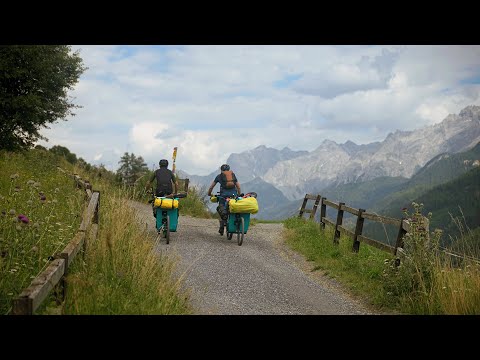 EMIL & KARL – KLEINE REIFEN, GROSSE BERGE | Official Trailer
