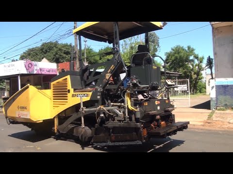 Continúan los trabajos de recapado en la calle Antequera de Encarnación