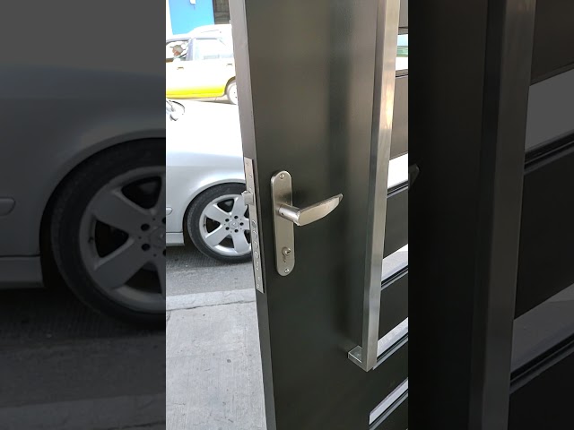 Vídeo relacionado con Momfin Juego de cerradura de puerta de acero inoxidable resistente al fuego con manija de palanca, llaves cilíndricas y accesorios de montaje, para canal de escape para edificios de oficinas (A)