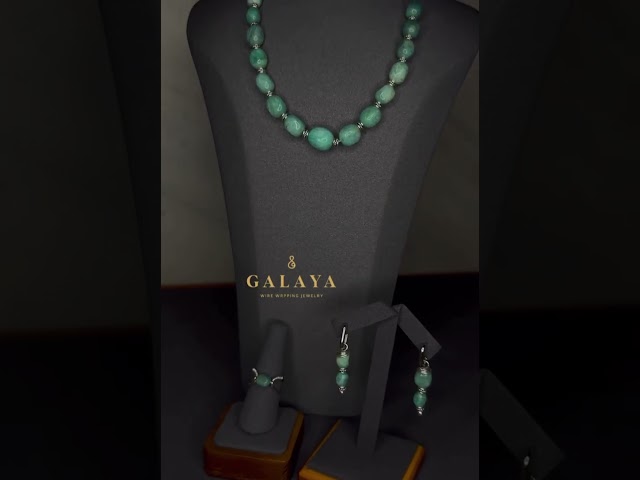 طقم من الفضة الخالص مع حجر الأمازونيات