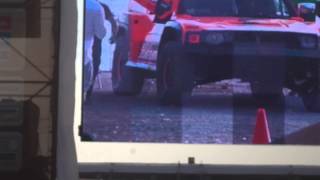 preview picture of video 'Salto de robby gordon en hummer Village Dakar - Magdalena - Peru'