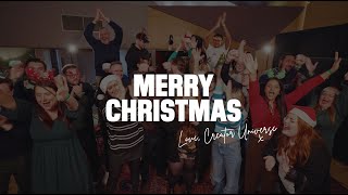 Musik-Video-Miniaturansicht zu I Wish It Could Be Christmas Everyday Songtext von Creator Universe