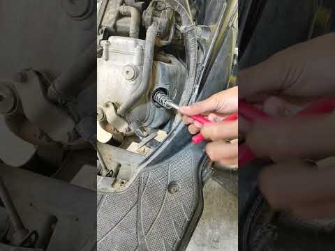 How to remove motorbike spark plugs #shorts #otomotif