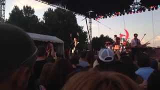 Halestorm Performs &quot;Don&#39;t Know How to Stop&quot;