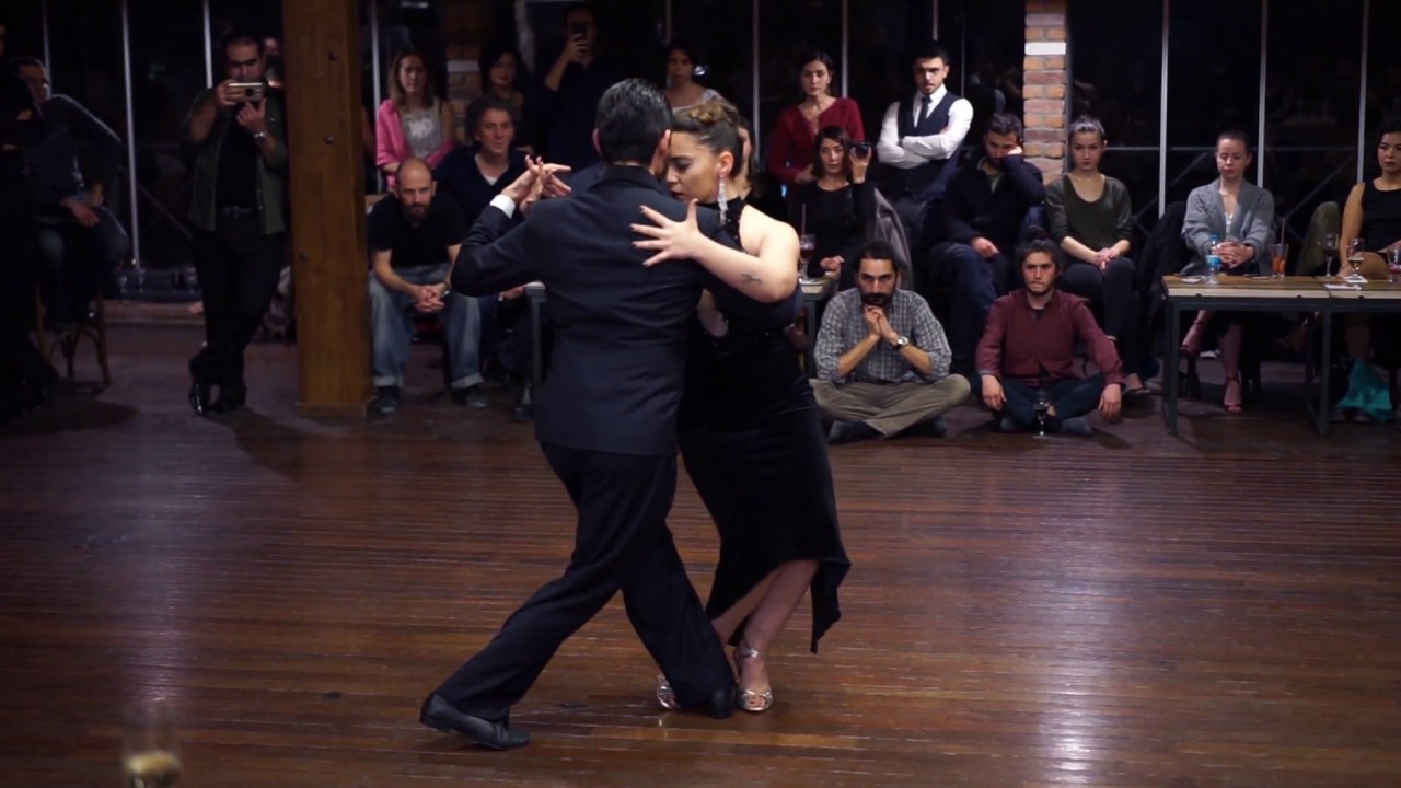 Alejandro Berón & Ezgi Ömüriş - Cristal