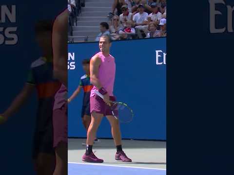 HOW has Alcaraz done that?! 🤯