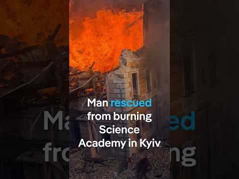 Man rescued from burning Science Academy in Kyiv | DW News