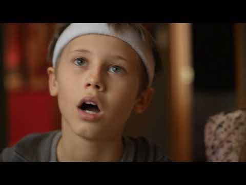 3人の子供 - 子供の水分補給を維持するインタラクティブなボトル「Gululu (Three Children - Gululu the interactive bottle that keeps kids hydrated)