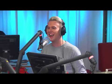 [FARAO] Nyår & drag queens med mustasch in Manchester! - NRJ SWEDEN