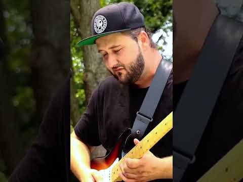 Cultivated Mind singing “Jonesin” at Rising Vibes Jam Sessions❣️