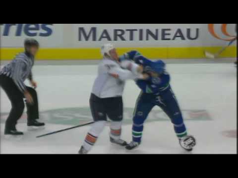 Steve MacIntyre vs Rob Davison Oct 25, 2008