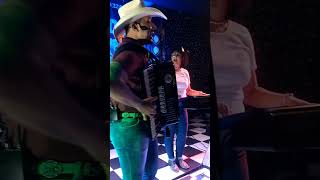 Diego Rocha Sanfoneiro e Graziele Tocando Os 10 Mandamentos do Amor Eduardo Costa #baile #roça