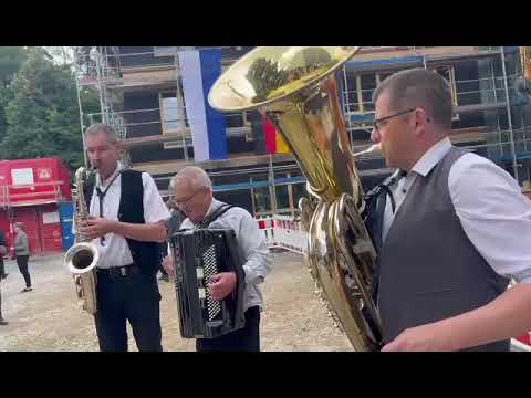 Die Marktredwitzer Blasmusik spielt „Heit gibt’s a Rehragout“