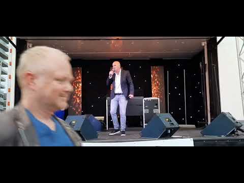 Dennie Damaro - Volledig optreden.