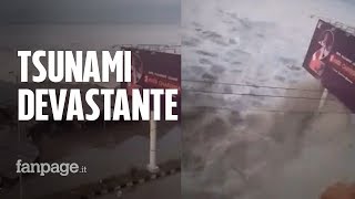 Tsunami in Indonesia, il video dell'onda anomala che travolge tutto a Palu dopo il terremoto